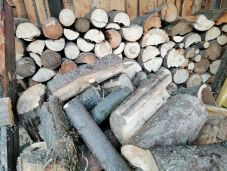 Tűzifahelyzet Csíkszeredában – Enyhén csökkentek az árak